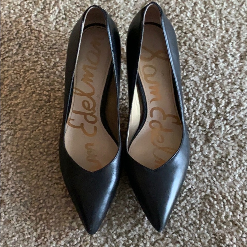 Black Pumps
